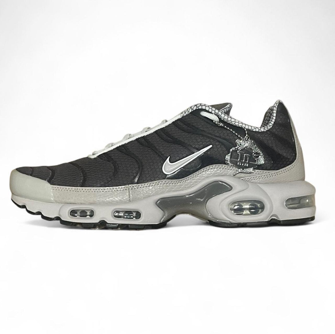IB7679-200 Nike Air Max Plus TN ‘Year Of The Snake’ (2025)