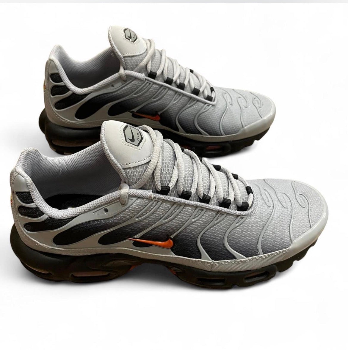 DM0032-011 Nike Air Max Plus Tn ‘Wolf Grey Picante Red’ (2024)