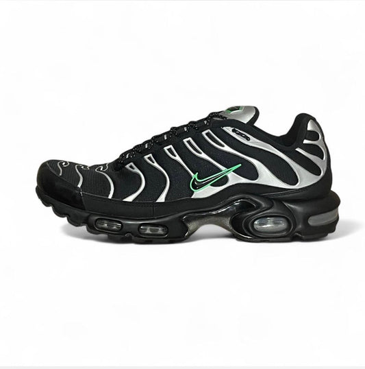 DR0139-001 Nike Air Max Plus TN ‘Black Silver Green Strike’ (2022)