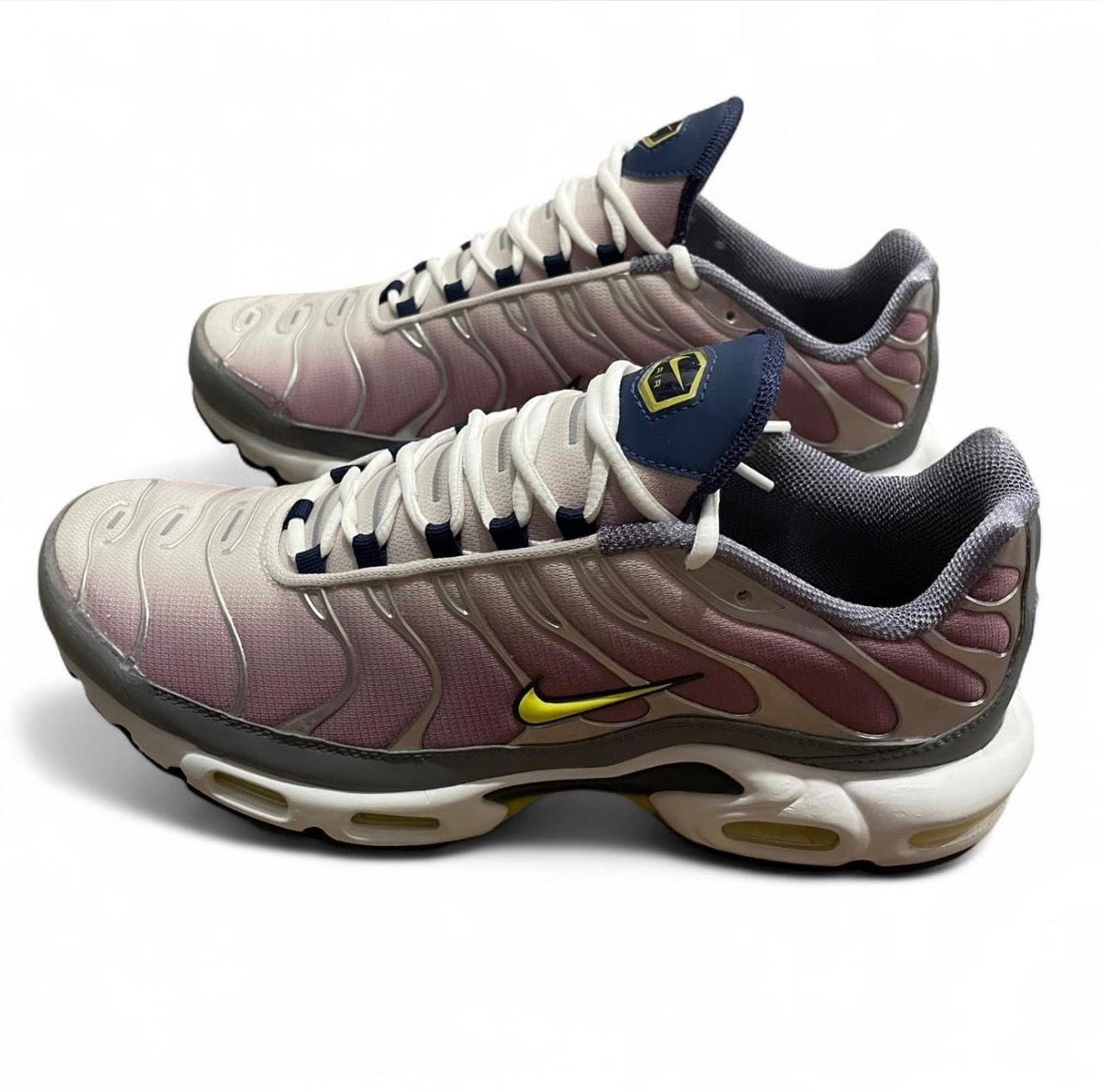 FN8007-500 Nike Air Max Plus TN (Womens)
‘Violet Dust High Voltage’ (2023) US12W BNIB