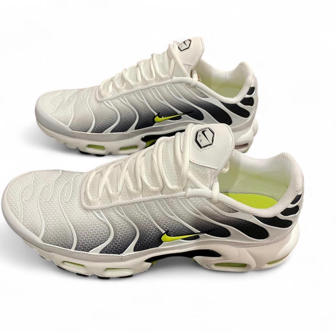 DM0032-103 Nike Air Max Plus TN ‘White Black Volt’ (2024)