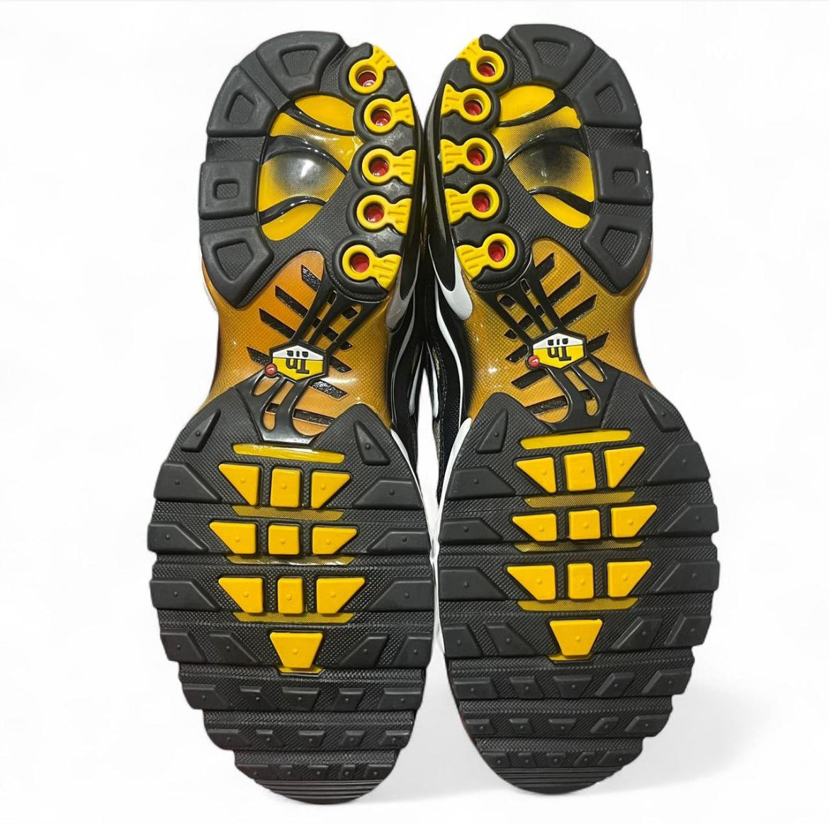 DM0032-013 Nike Air Max Plus TN ‘Black University Gold’ (2024)