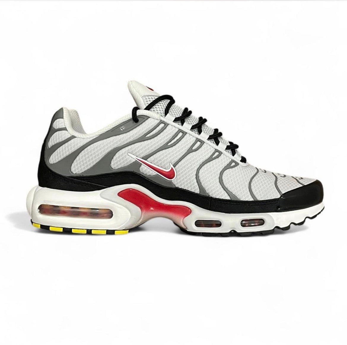 DM0032-002 Nike Air Max Plus TN ‘Photon Dust Varsity Red’ (2022)