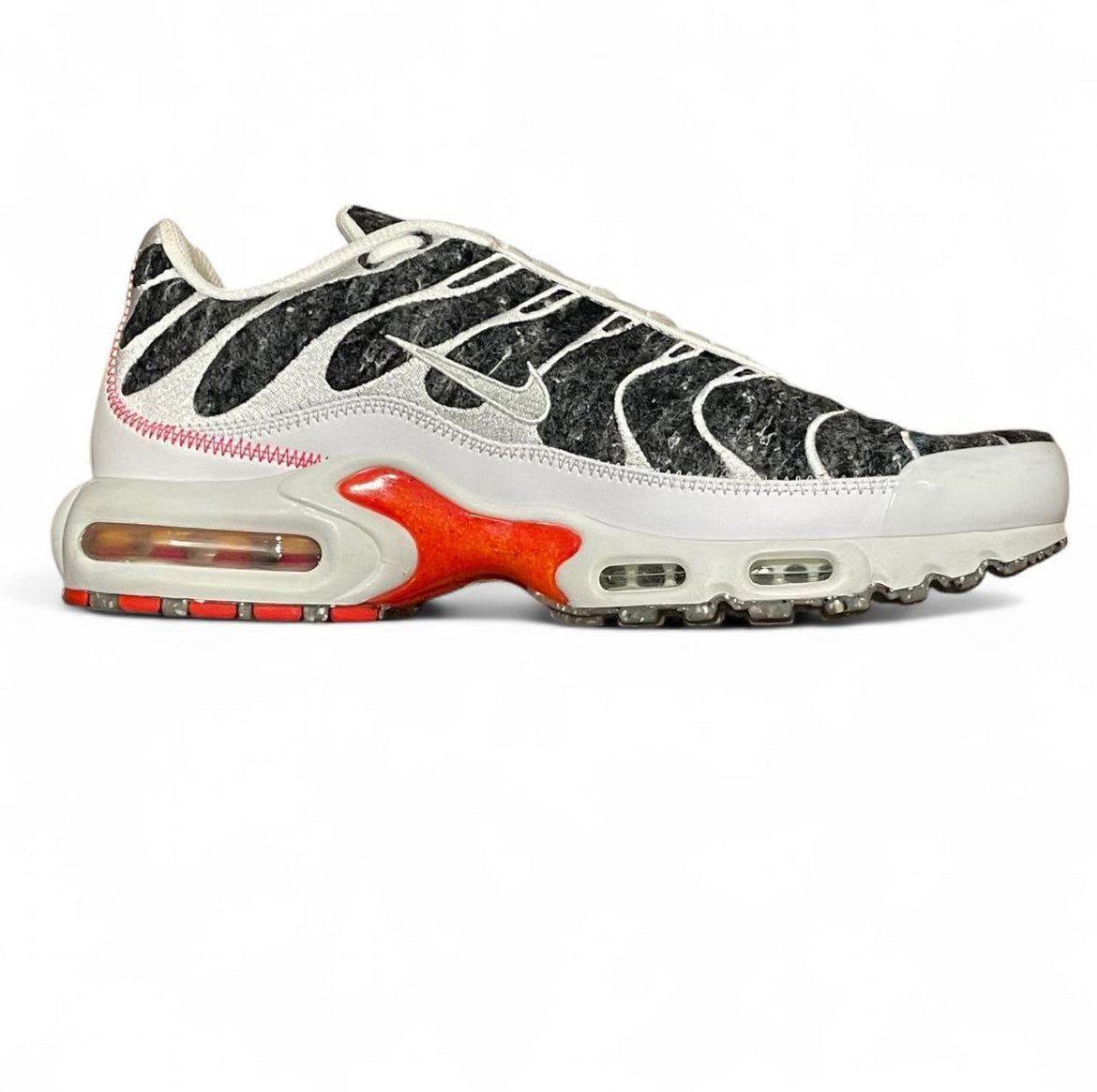 DA9326-100 Nike Air Max Plus TN ‘Essential Crater’ (2021)