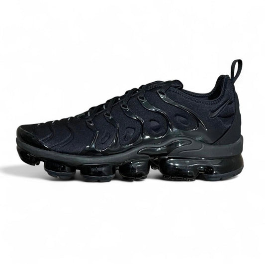 924453-004 Nike Air VaporMax Plus ‘Triple Black’ (2018)
