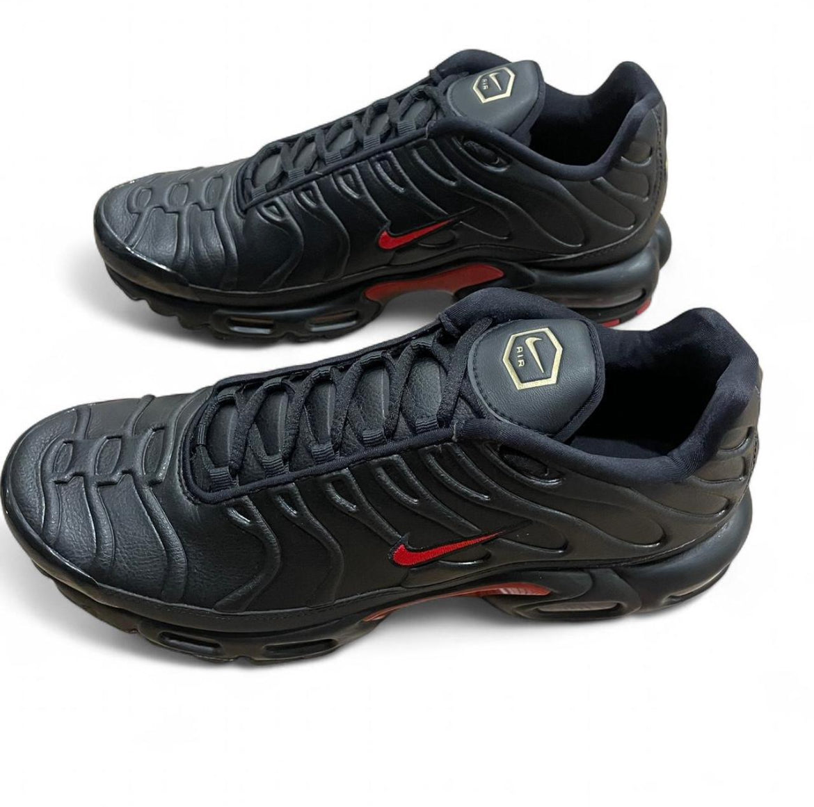 FZ3038–001 Nike Air Max Plus TN Premium ‘Bred’ (2024)