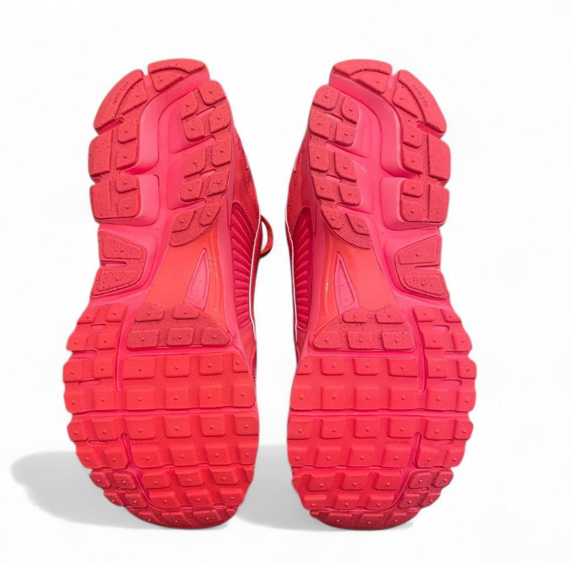 HF5493-600 Nike Zoom Vomero  ‘Hot Punch/Hot Punch