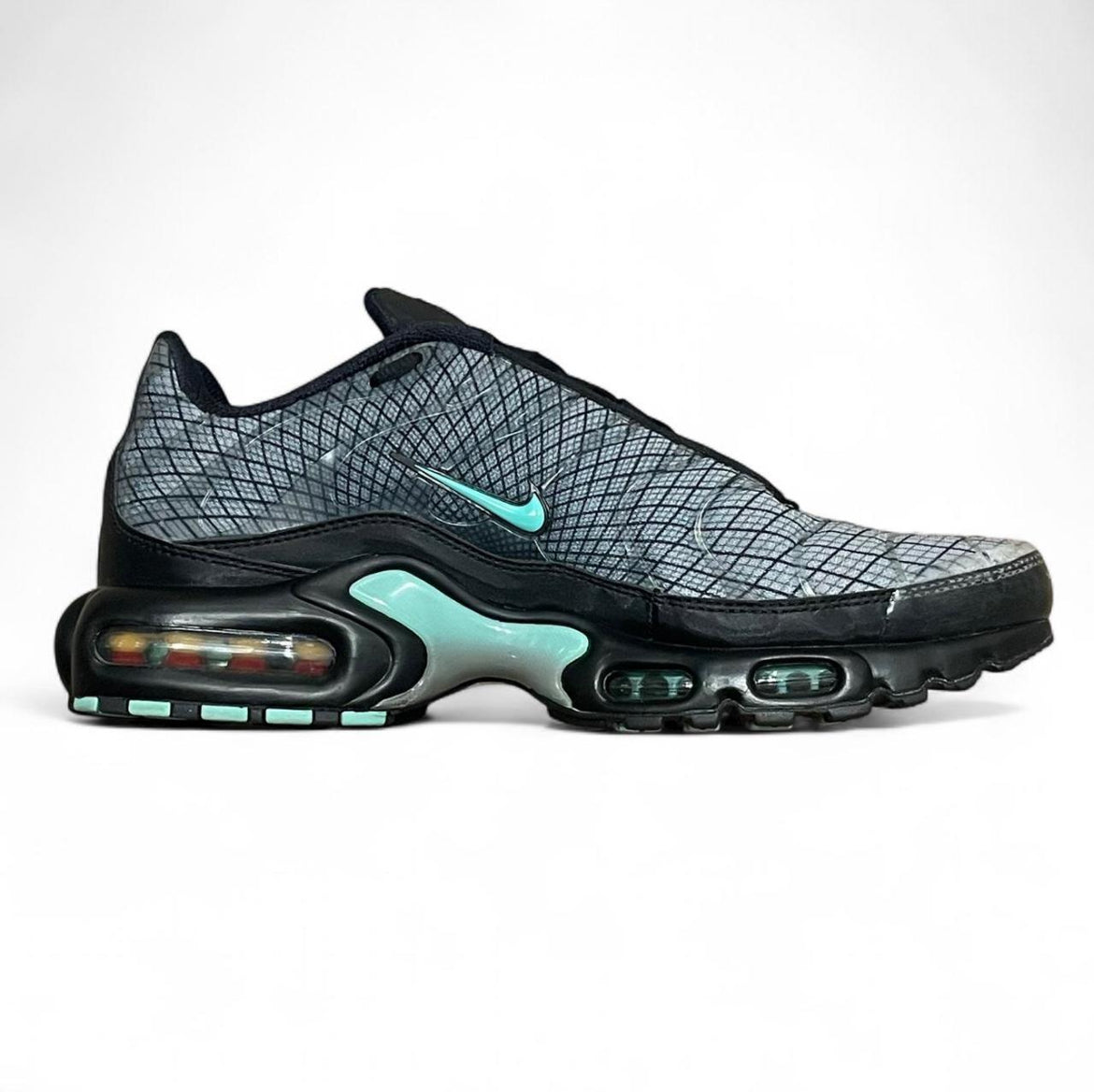 FB3351-001 Nike Air Max Plus TN ‘Spirograph’ (2022)