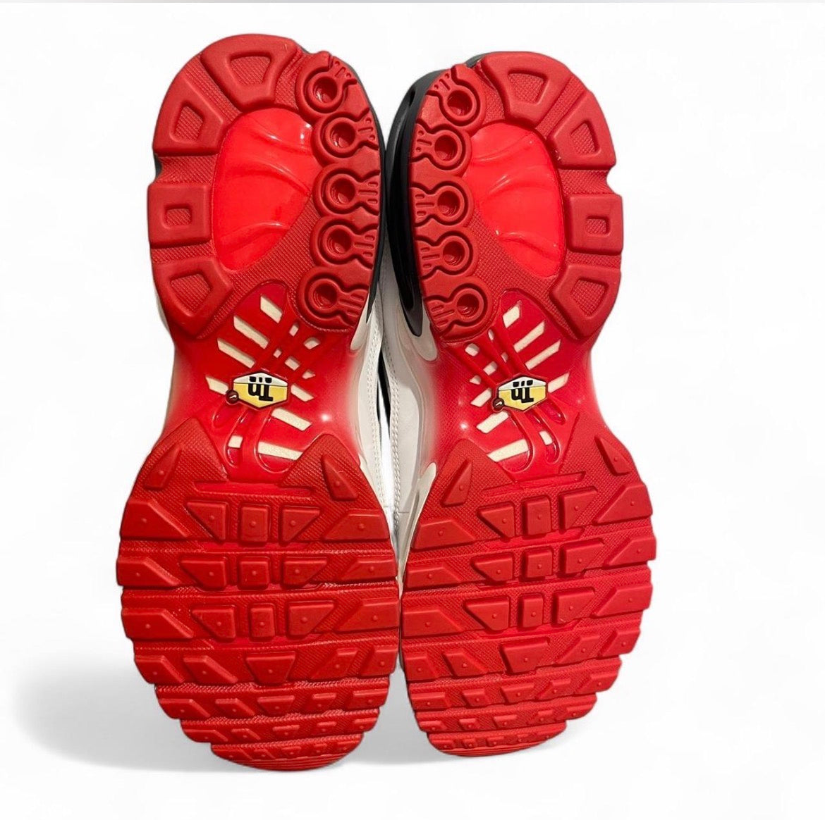 AQ0237-100 Nike Air Max Plus TN SE ‘Before The Bite’ (2018)