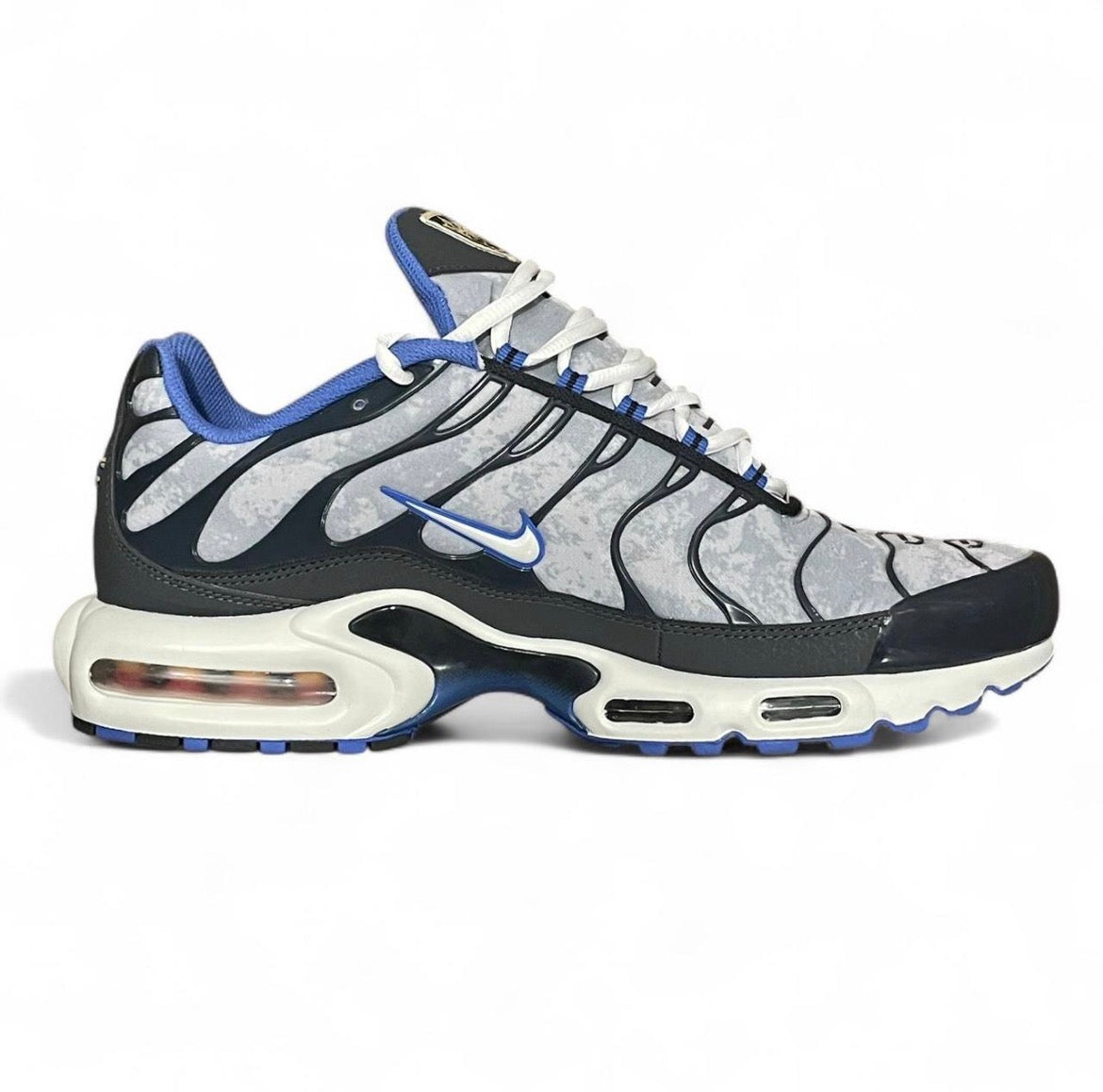 DQ3981-001 Nike Air Max Plus TN ‘Social F.C.’ (2022)