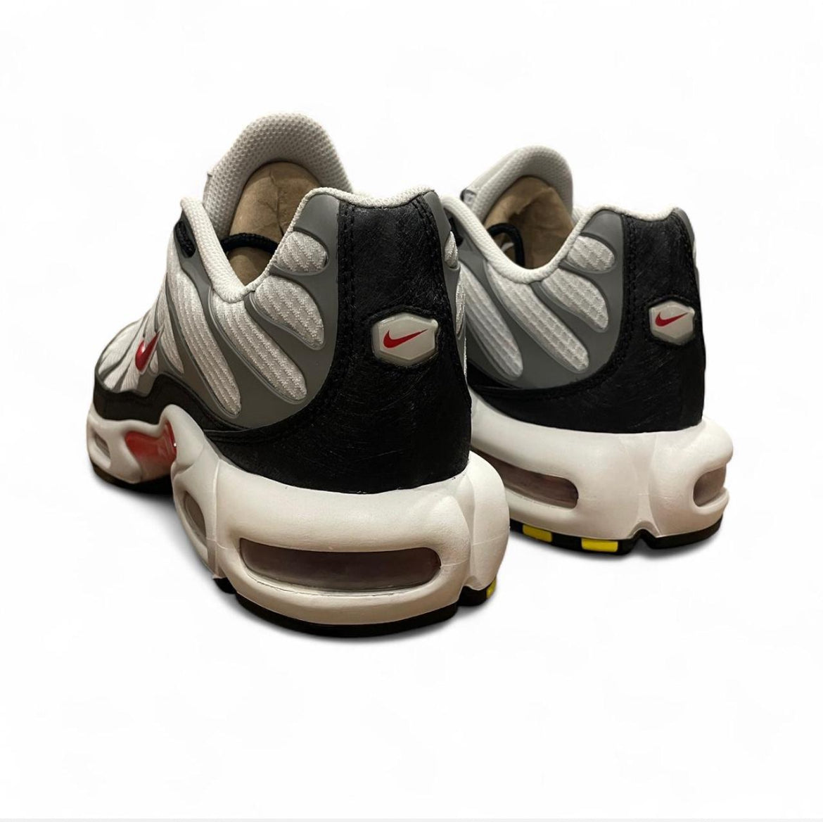 DM0032-002 Nike Air Max Plus TN ‘Photon Dust Varsity Red’ (2022)