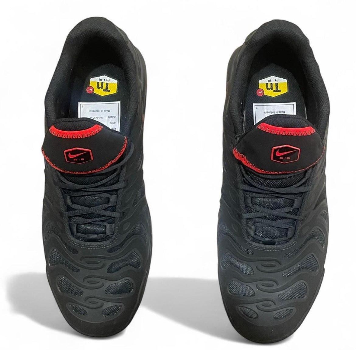 FD4290-013 Nike Air Max Plus TN Drift ‘Bred’ (2025)