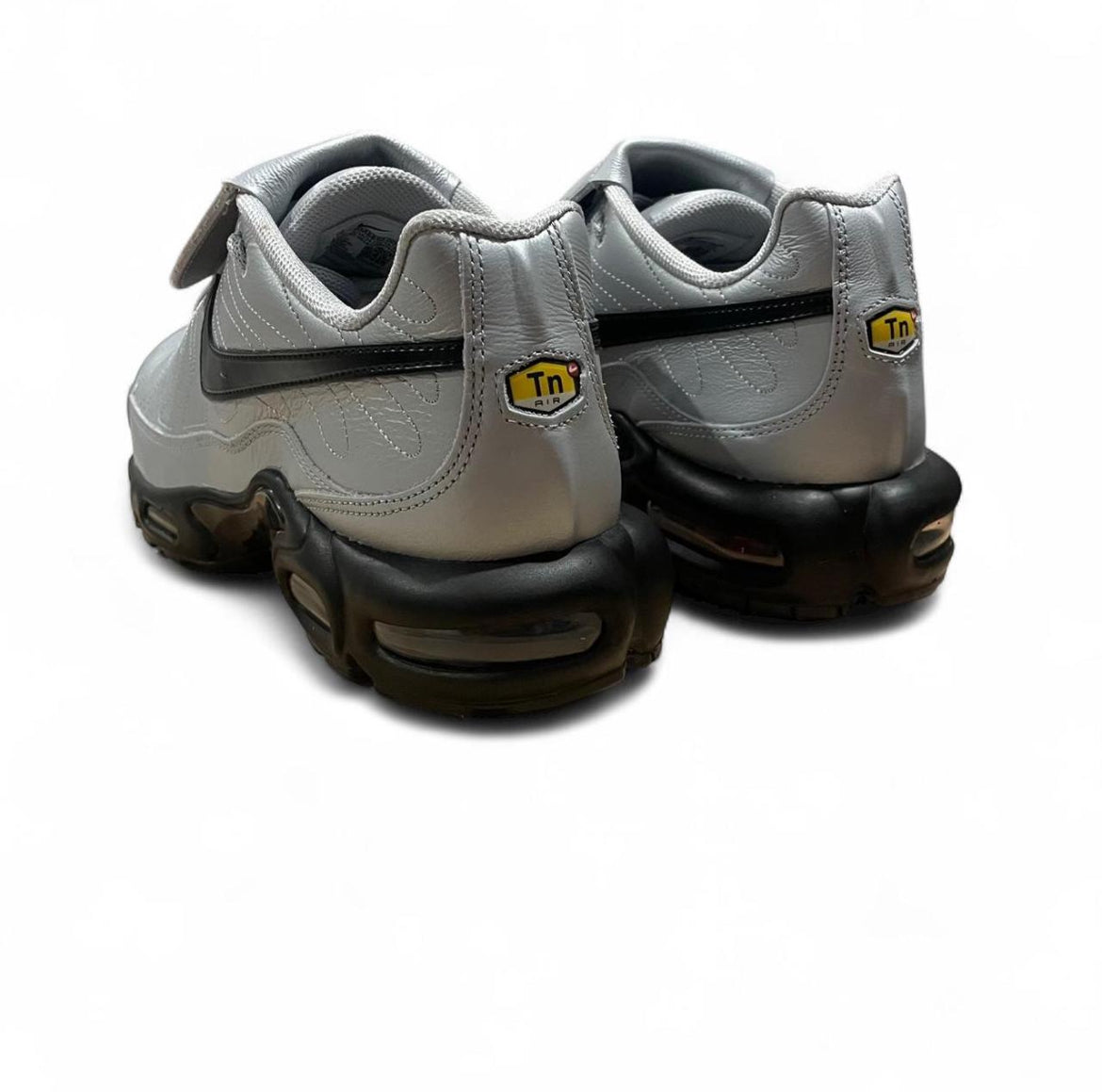 HM6850-001 Nike Air Max Plus TN Tiempo ‘Wolf Grey Black’ (2024)