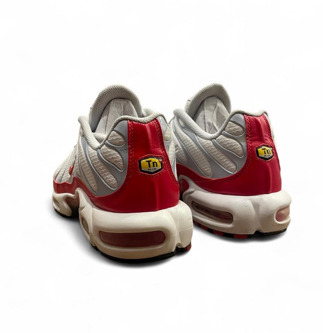 DM8332-100 Nike Air Max Plus TN ‘AM1 University Red’ (2021)