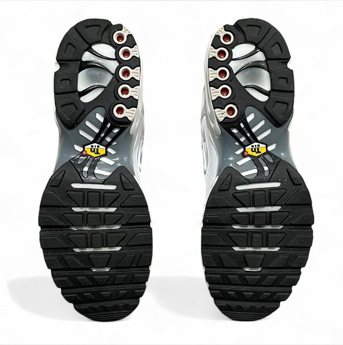 FD0658-100 Nike Air Max Plus TN ‘Spray Paint Swoosh’ (2022)