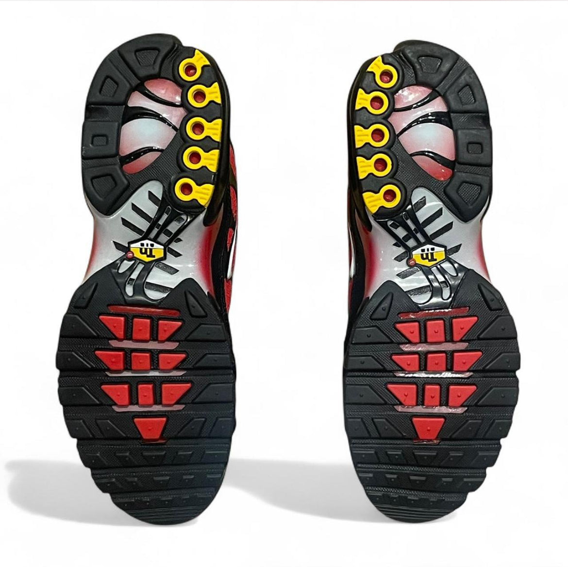 DM0032-017 Nike Air Max Plus TN ‘Red Carnage’ (2025)