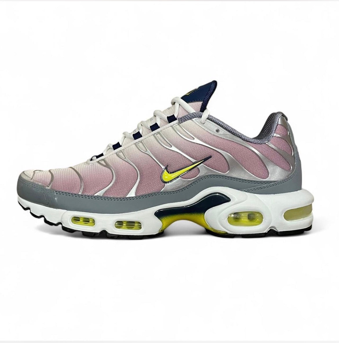 FN8007-500 Nike Air Max Plus TN (Womens)
‘Violet Dust High Voltage’ (2023) US12W BNIB
