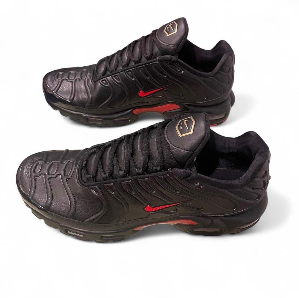 FZ3038–001 Nike Air Max Plus TN Premium ‘Bred’ (2024)